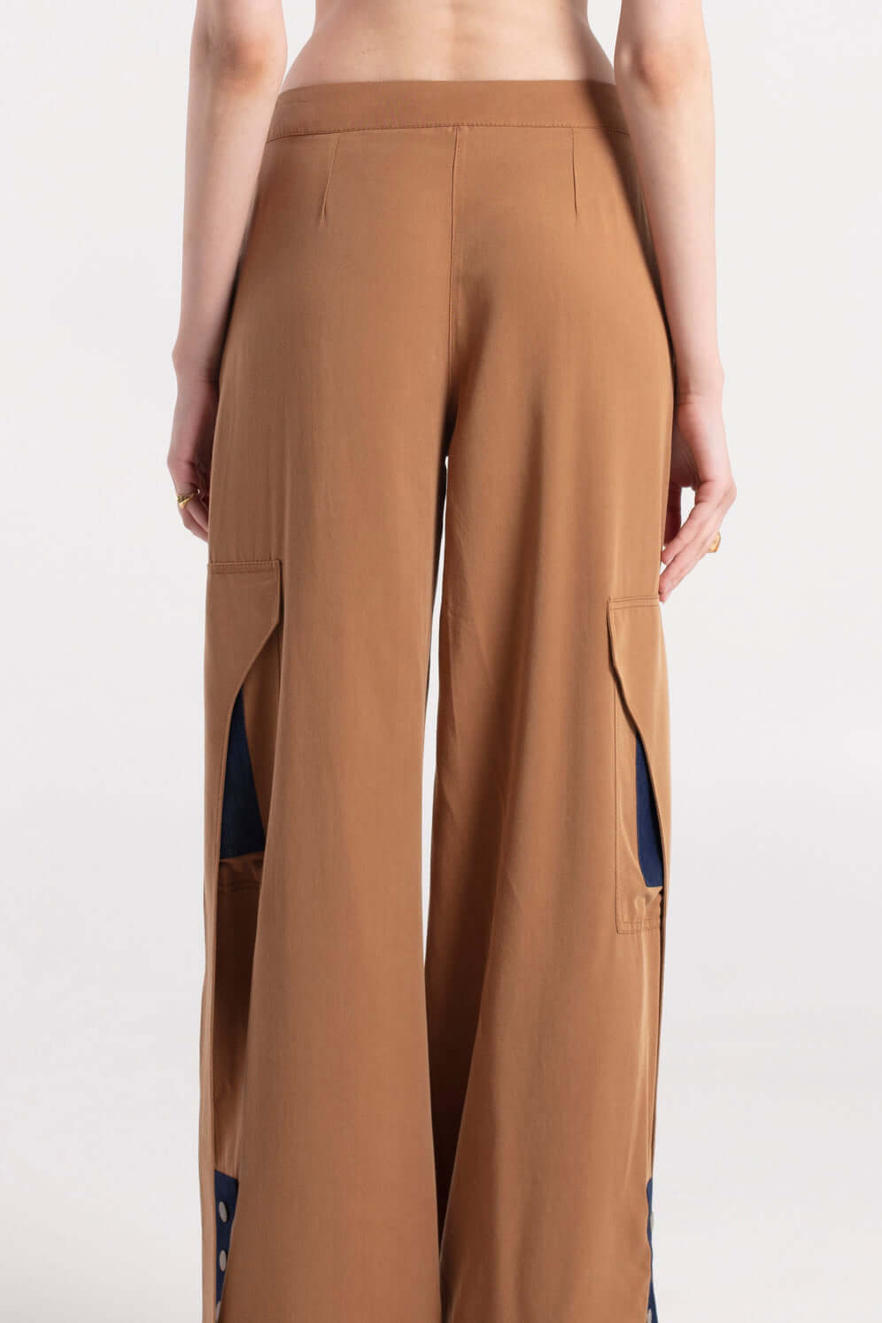 ALTA - Low Waist Pants with Pocket & Leg Detail MAYAMU